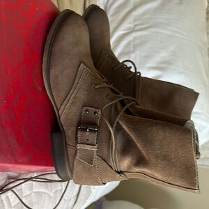 Carlos Santana Brown Ankle Boots with Suede Finish